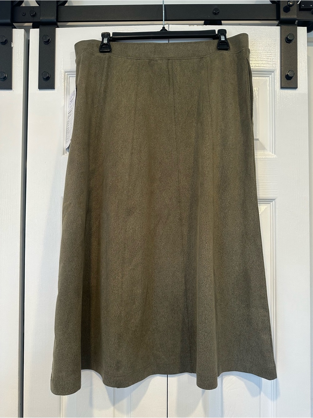 Dillard’s Women’s Olive Green knit Suede A-Line Midi Skirt Size M NWT